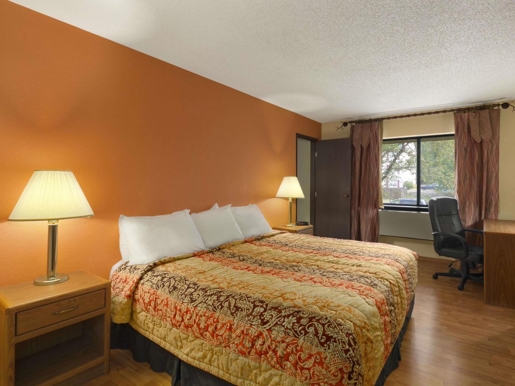 Days Inn & Suites By Wyndham Stevens Point Ngoại thất bức ảnh